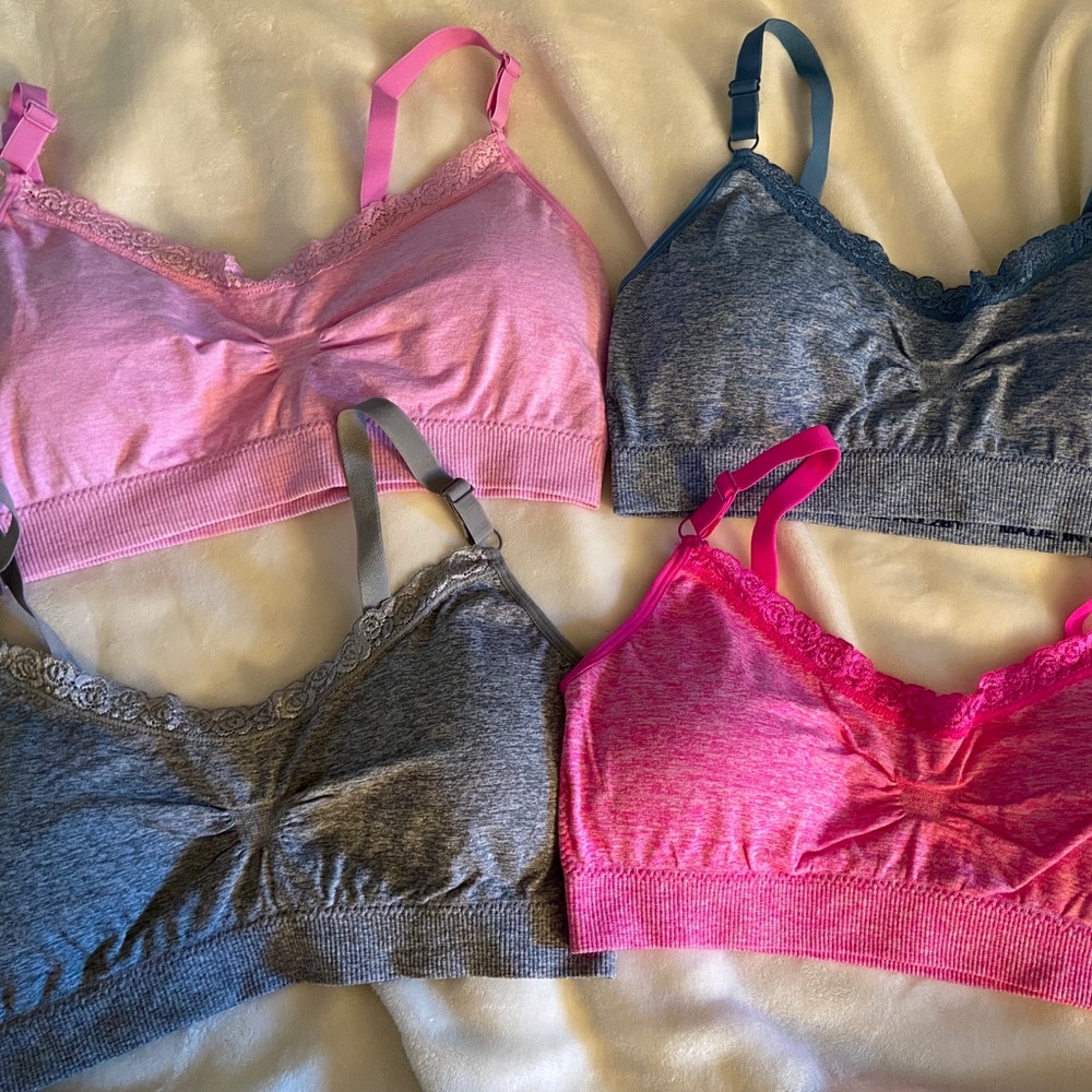 SOLD! Emily Johnson Seamless Lace Trim Sport Bras